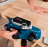 Електрорубанок Bosch глибина стругання 2,6 мм, ширина ножа 82мм